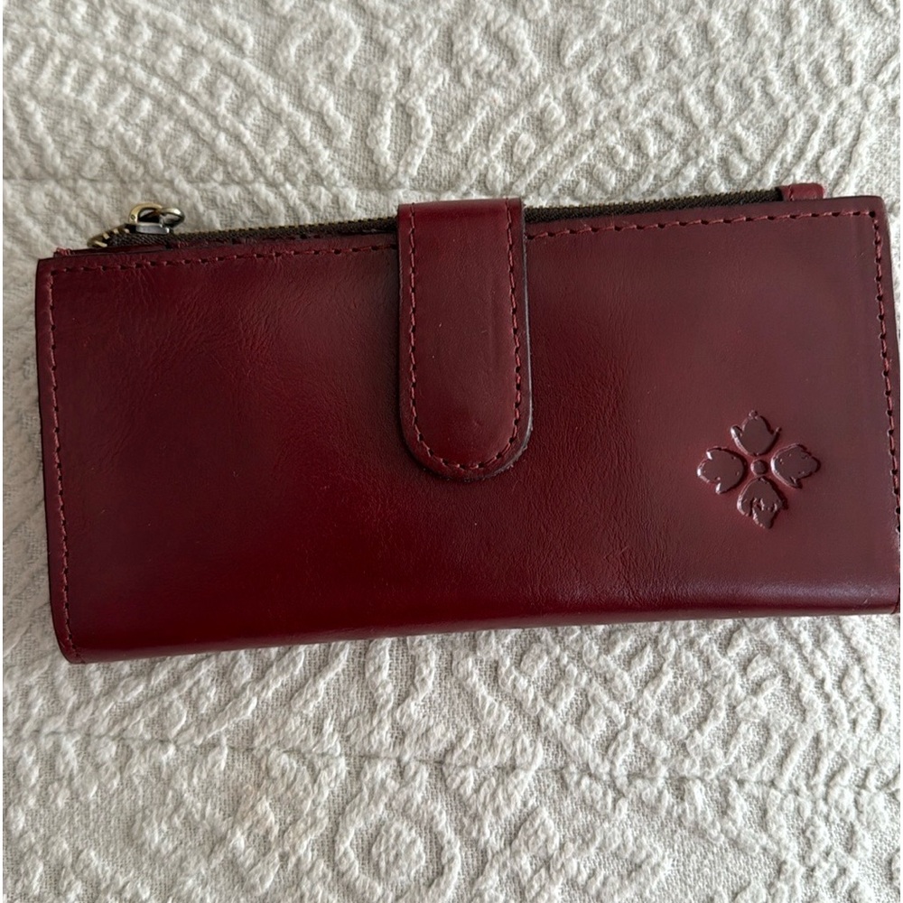 NWT Patricia Nash wallet in red brown leather